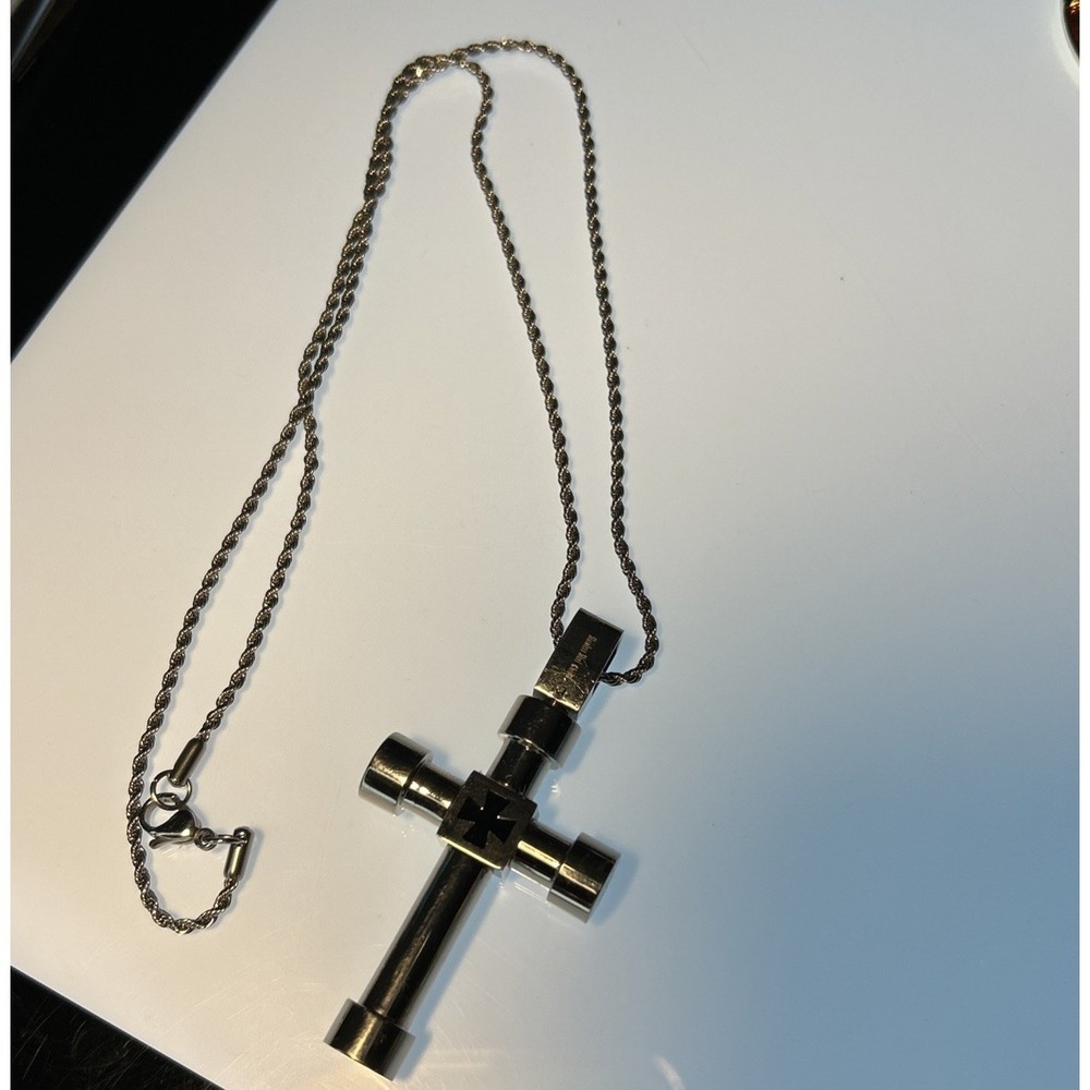 Stainless Steel cross Pendant Necklace 20" Heavy - Picture 2 of 8